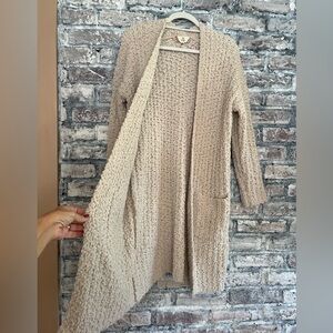 Beautiful long open front sweater, so soft and cozy in excellent like new cond.